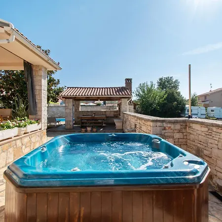 Villa Ulika By Istrabook Gajana