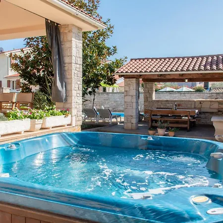 Ulika By Istrabook Villa Gajana