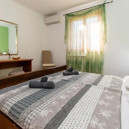 Ulika By Istrabook Villa Gajana