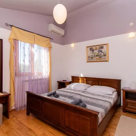 Ulika By Istrabook Villa Gajana